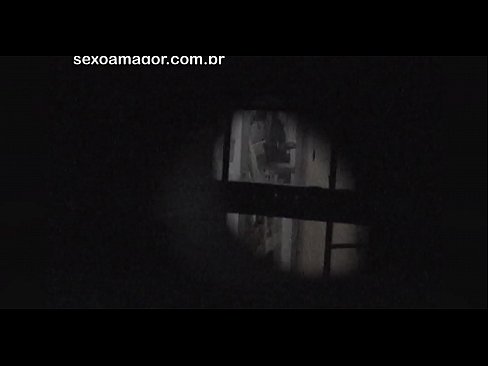 ❤️ Блонді таємно знімає на відео сусідський вуайерист, прихований за порожнистими цеглами Порно на порно uk.pornma-com.ru ️❤